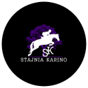 Logo Stajni Karino – ośrodek jeździecki w Lipowie